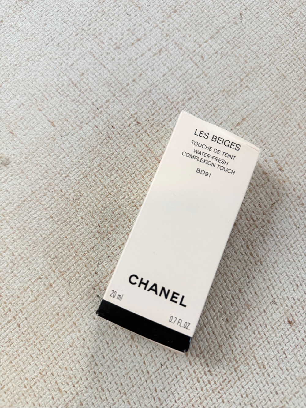 CHANEL Les Beiges Water-Fresh Complexion Touch BD91 - White & Black Packaging